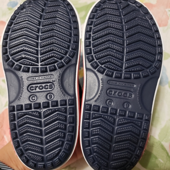 Crocs toddler size 9 - Picture 2 of 4